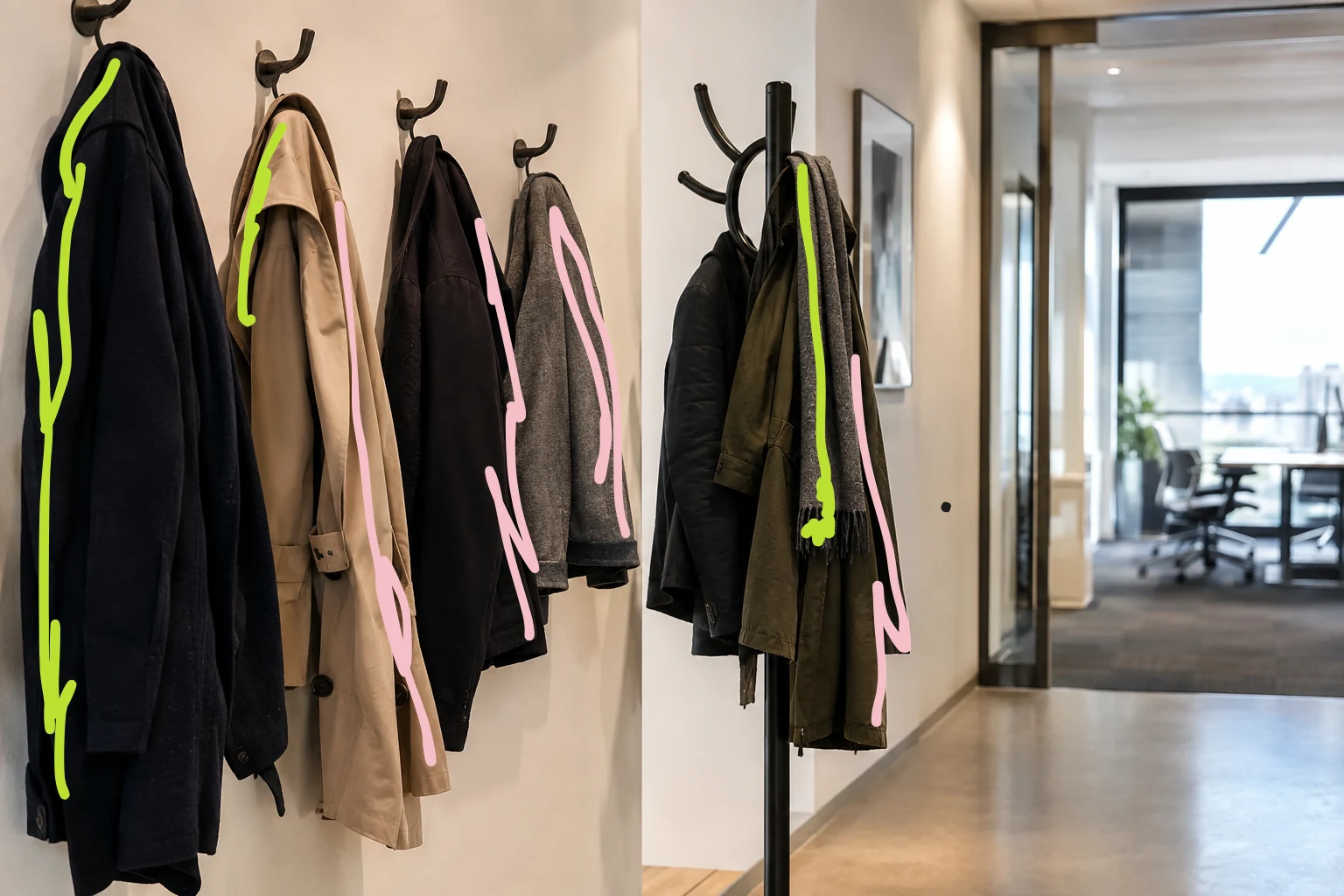 Mäntel an einer Garderobe im Büroflur – das Bild zu „Verantwortung an der Garderobe abgeben“.