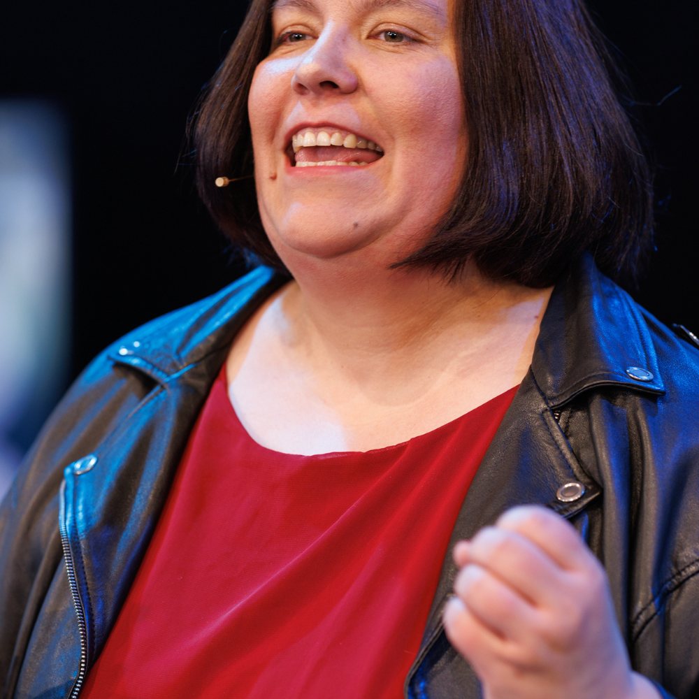 Stephanie Selmer beim Vortrag, Nahaufnahme
